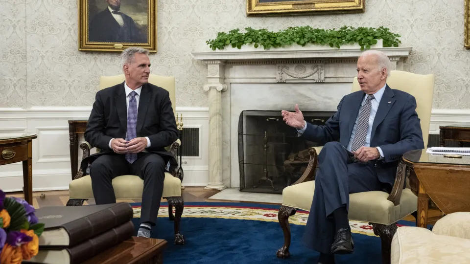 Biden e McCarthy sem acordo sobre teto da dívida dos EUA