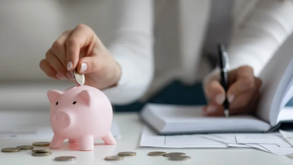Desde poupar até investir: 10 dicas para gerir as finanças pessoais