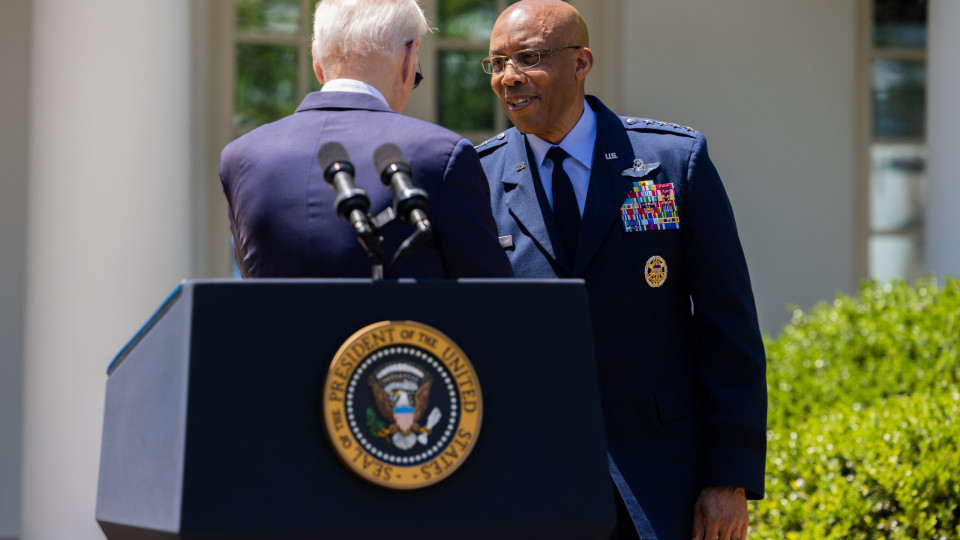 Biden nomeia general afro-americano para Estado-Maior Conjunto dos EUA