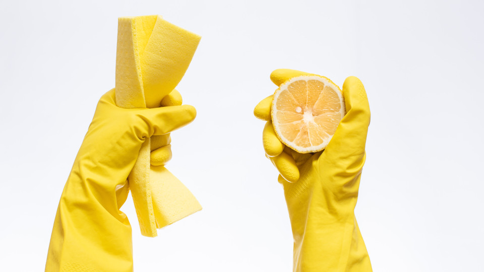 Provavelmente nunca ouviu falar destes 10 truques de limpeza com limão
