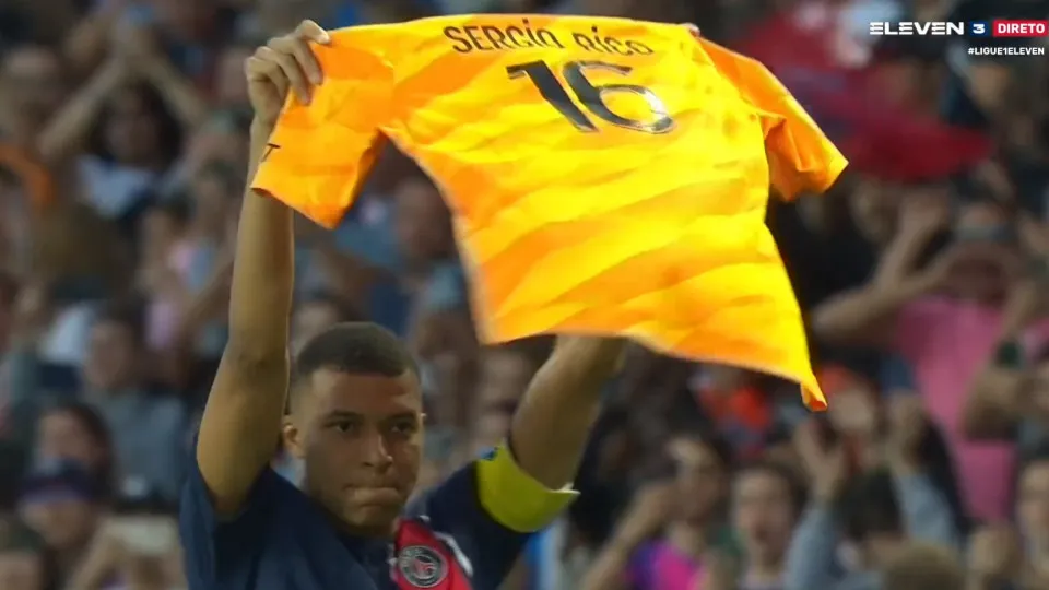 Mbappé ampliou vantagem e só pensou em homenagear Sergio Rico no festejo