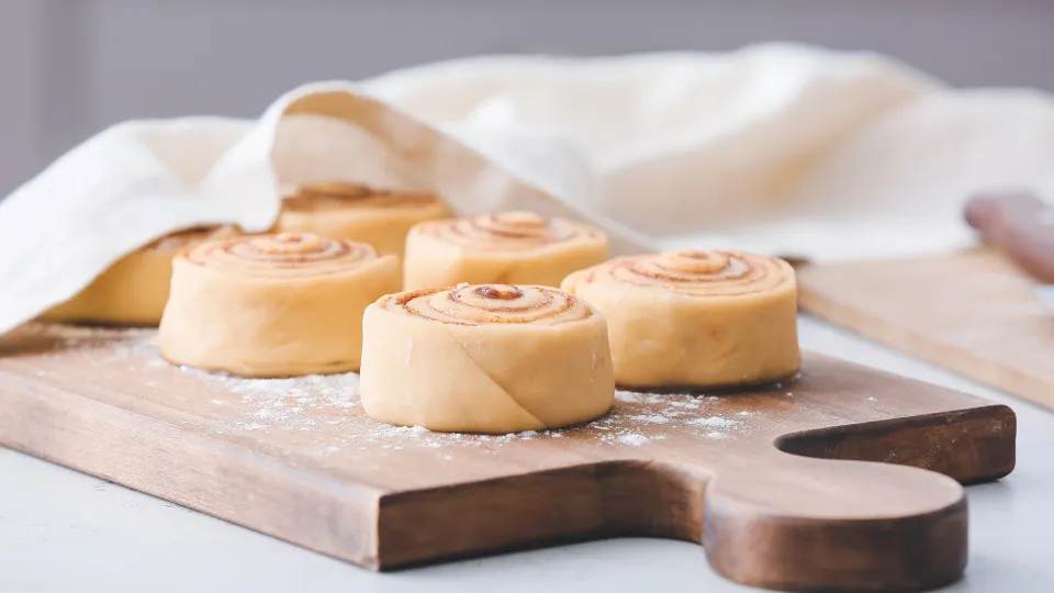 Está na hora do pequeno-almoço? Faça uns 'cinnamon rolls' na 'air fryer'