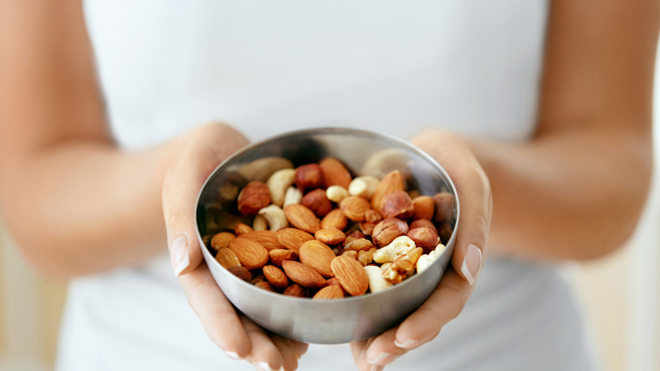 Do nuts make you fat? Nutritionist dispels the myth