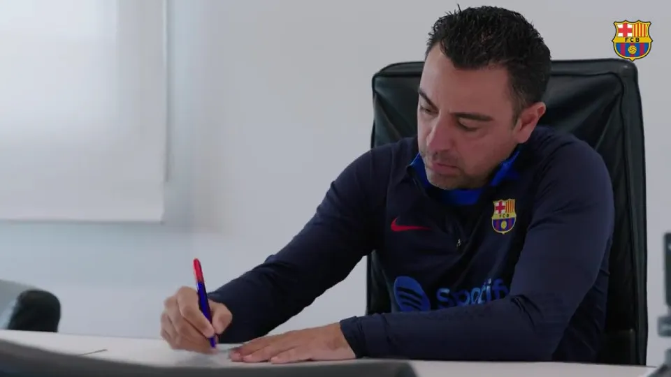 Xavi escreve carta aos adeptos do Barcelona: "Senti muito..."