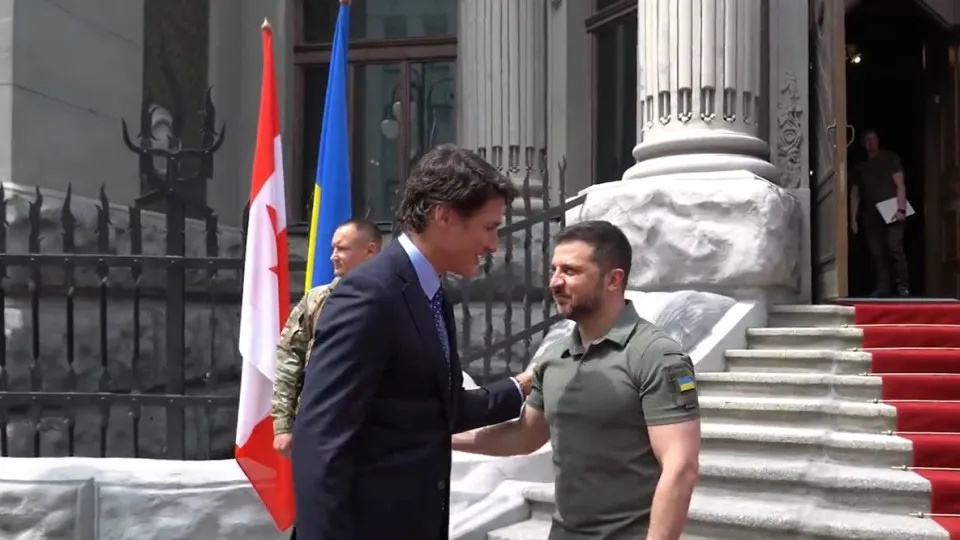 Trudeau afirma "união" em visita a Kyiv e Zelensky partilha vídeo