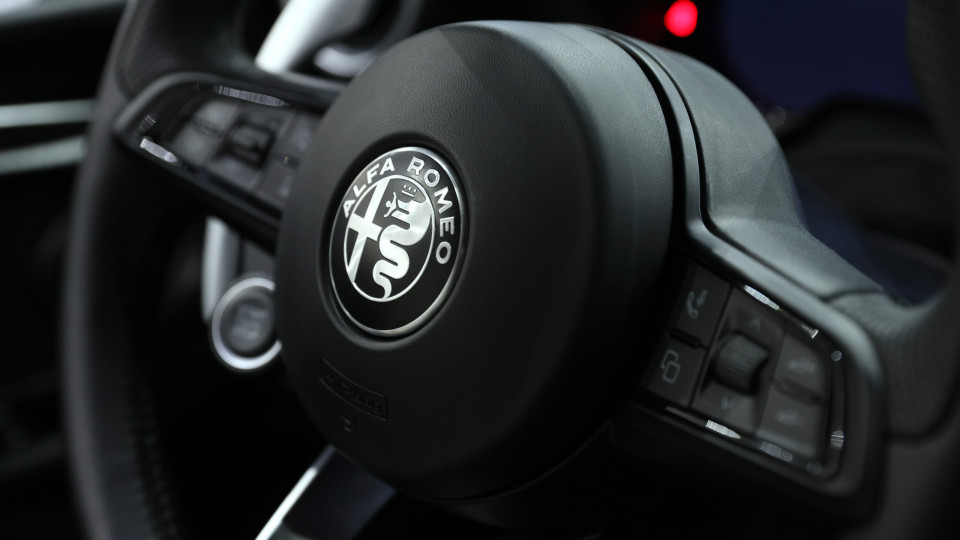 Primeiro elétrico da Alfa Romeo chega em 2024 e já tem nome