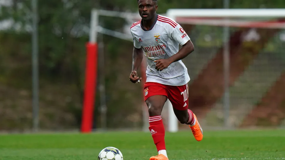 SEIXAL, PORTUGAL - FEBRUARY 19:  Filipe Cruz of SL Benfica B in action during the Liga 2 Sabseg match between SL Benfica B and SCU Torreense at Benfica Campus on February 19, 2023 in Seixal, Portugal.  (Photo by Gualter Fatia/Getty Images)