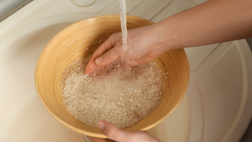 Lavar ou não lavar o arroz, eis a questão. O que diz uma nutricionista