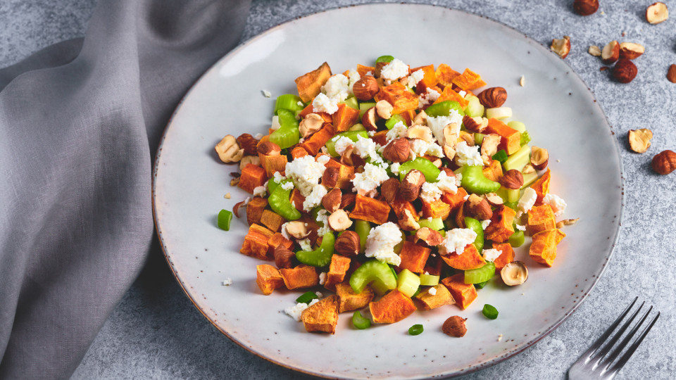 A salada de batata doce que vai deixá-lo saciado durante horas