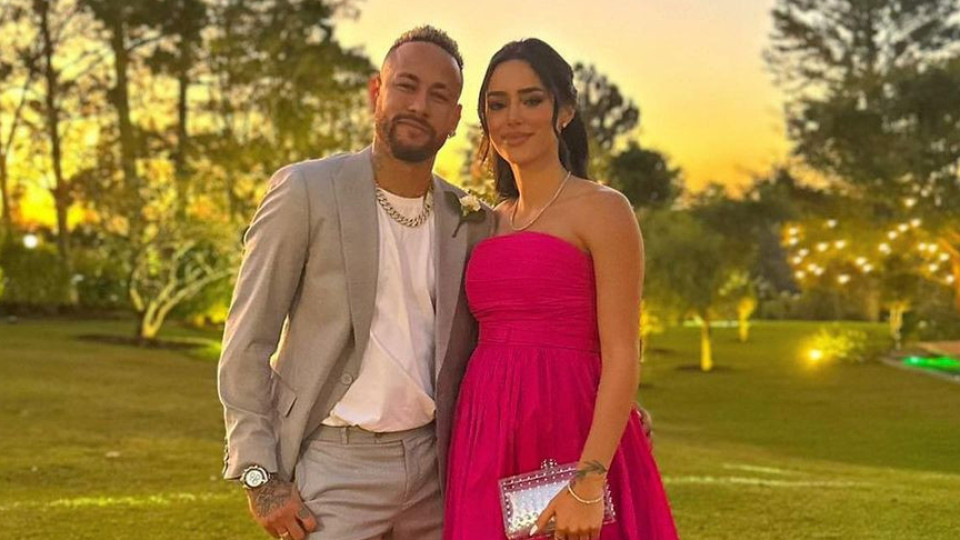 Na reta final da gravidez, namorada de Neymar reage a nova polémica 