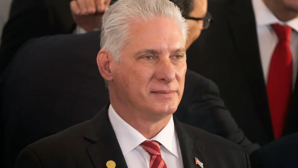 Presidente de Cuba "convicto" de que "unidade e ordem" russas resistirão