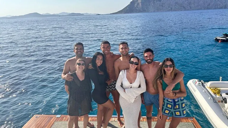 Cristiano Ronaldo revela quem são os amigos que estão com ele de férias