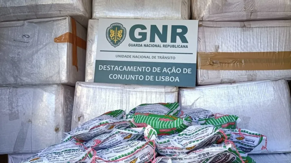 Homem detido em Sintra por transportar 2 mil pacotes de tabaco