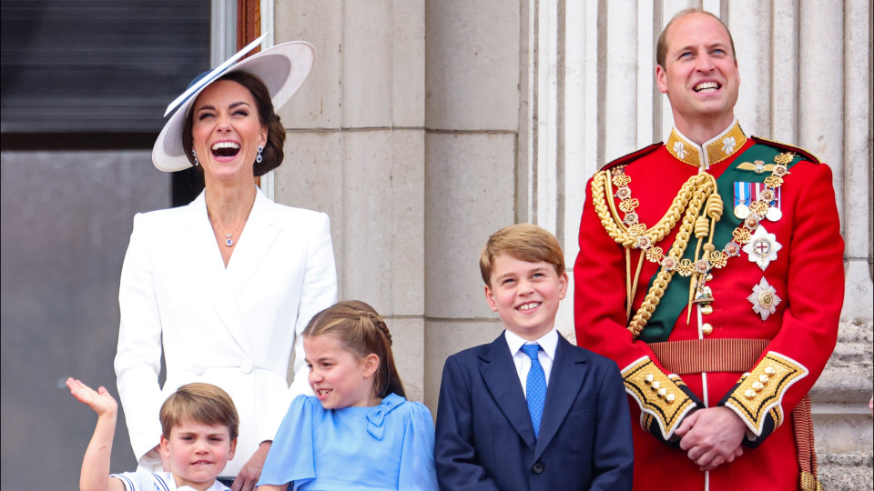 Príncipe William assumiu tarefas de Kate com os filhos na sua ausência