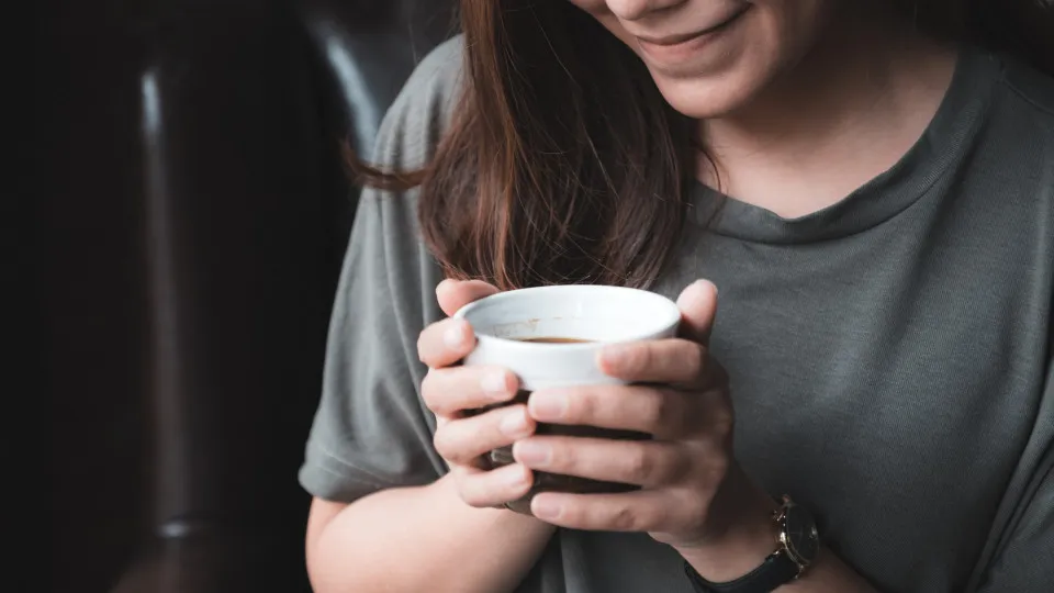 Tem mais energia quando bebe café? É provável que seja efeito placebo