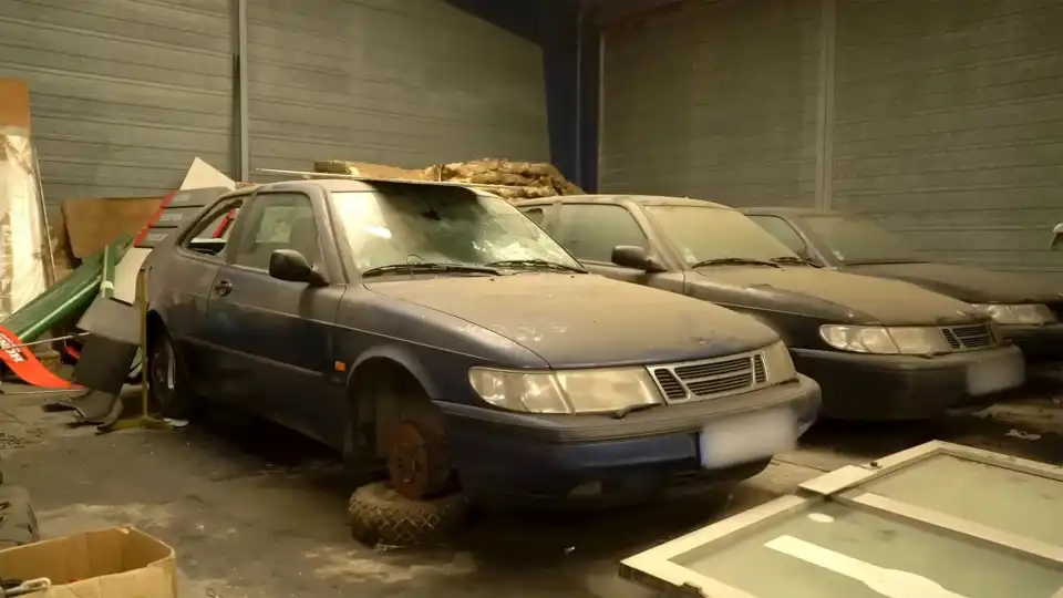 Concessionário da Saab foi 'esquecido' e os carros ficaram ao abandono