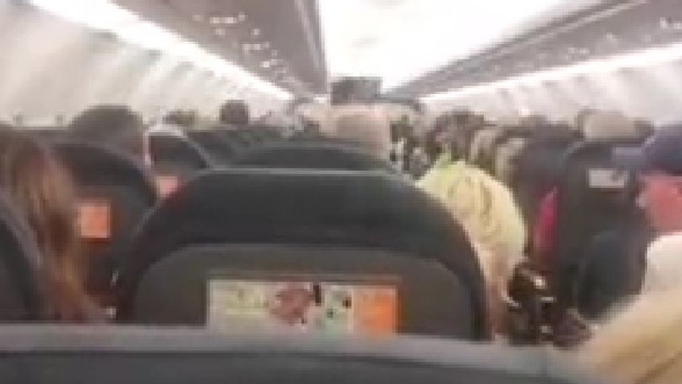 EasyJet pediu a 20 passageiros para desembarcarem. Avião estava "pesado"