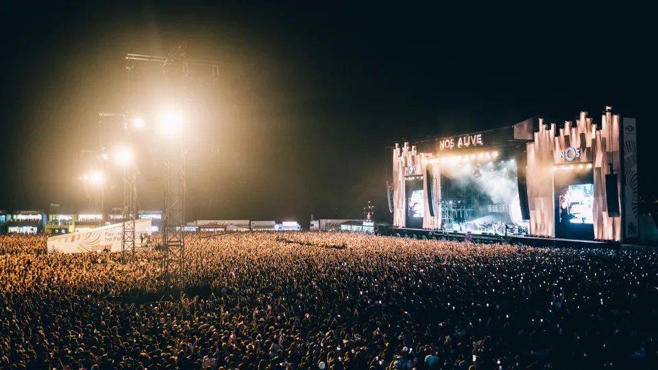 NOS Alive já arrancou e anima por 3 dias: Tudo o que precisa de saber