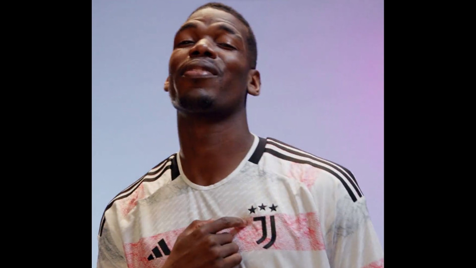 Juventus apresenta nova camisola alternativa com a ajuda... de Pogba