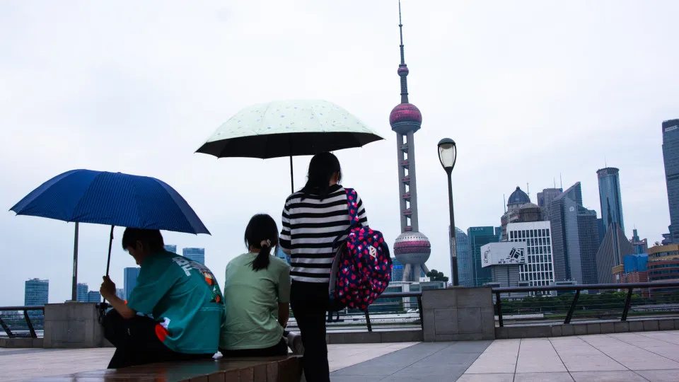 Cidades na China disponibilizam abrigos antiaéreos para combater calor