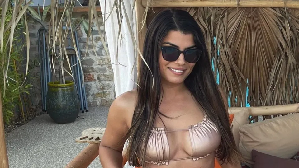 Sofia Sousa da 'Casa dos Segredos' exibe curvas em biquíni
