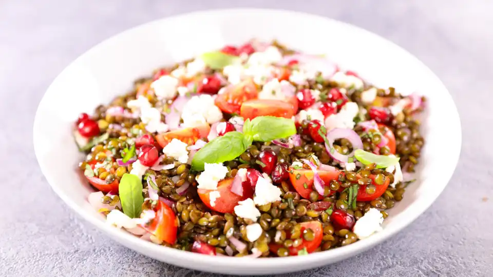 Sem ideias para uma salada rápida? Prepare esta de lentilhas