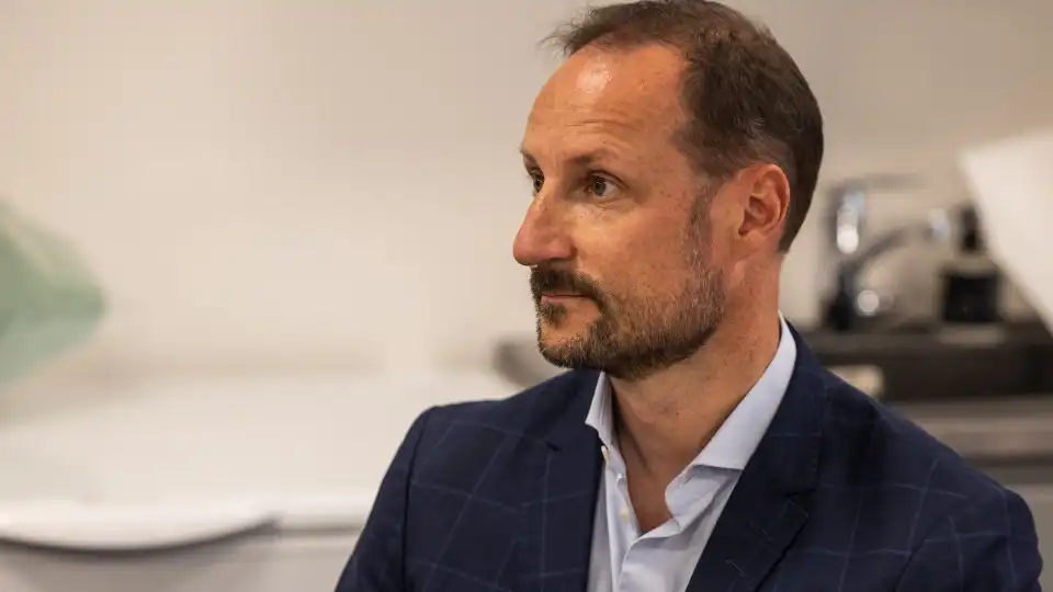 Príncipe Haakon da Noruega fala sobre a trágica morte do ex-cunhado