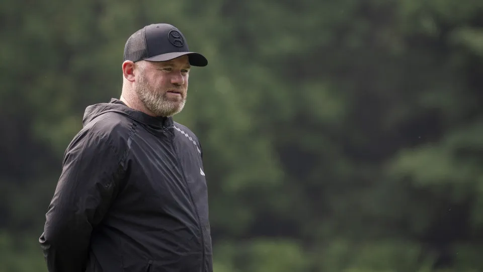Oficial: Rooney não perde tempo e já tem novo clube... no Championship