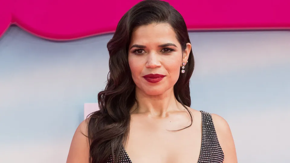 America Ferrera, atriz de 'Barbie', revela que passa dias sem tomar banho