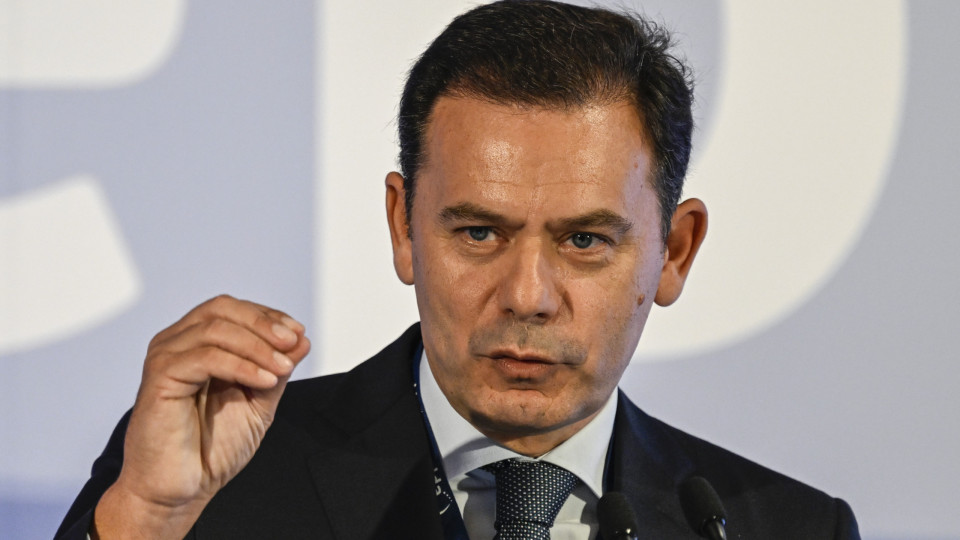 Montenegro tem "disponibilidade total" para debates com Pedro Nuno Santos