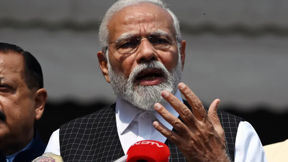 Papa é "exemplo de compaixão, humildade e coragem", diz Narendra Modi