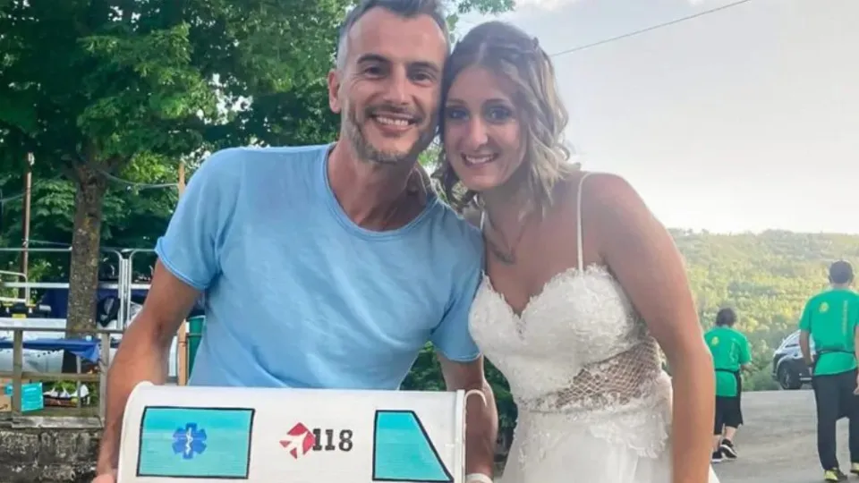 Noivos salvam homem que teve parada cardíaca durante casamento