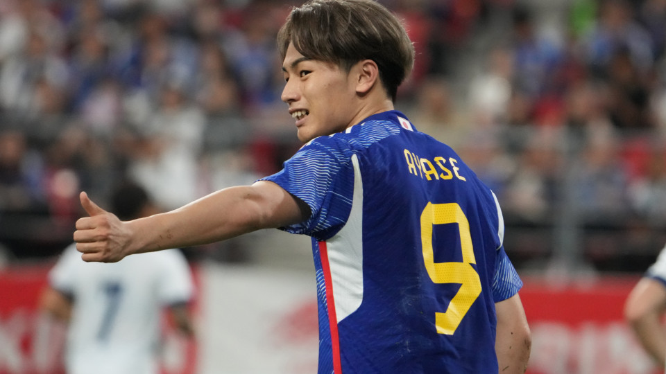 Ayase Ueda já não vem para o Sporting. Japonês em exames no Feyenoord