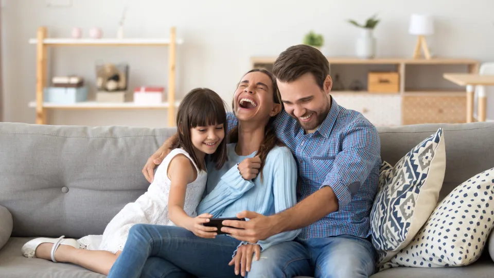 Sabia que rir ajuda a queimar calorias? E não é o único benefício