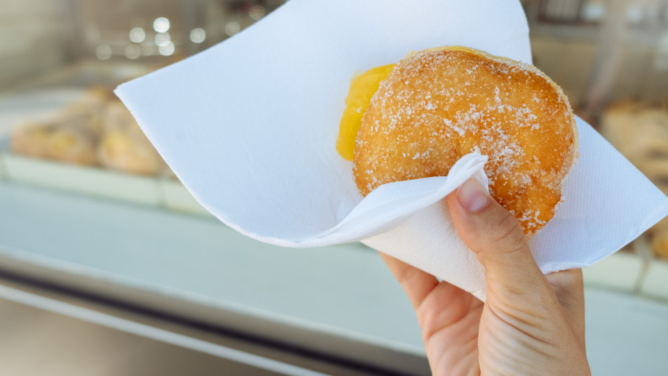 Olha a bolinha! Pode comer bolas de Berlim, mas só se seguir estas dicas