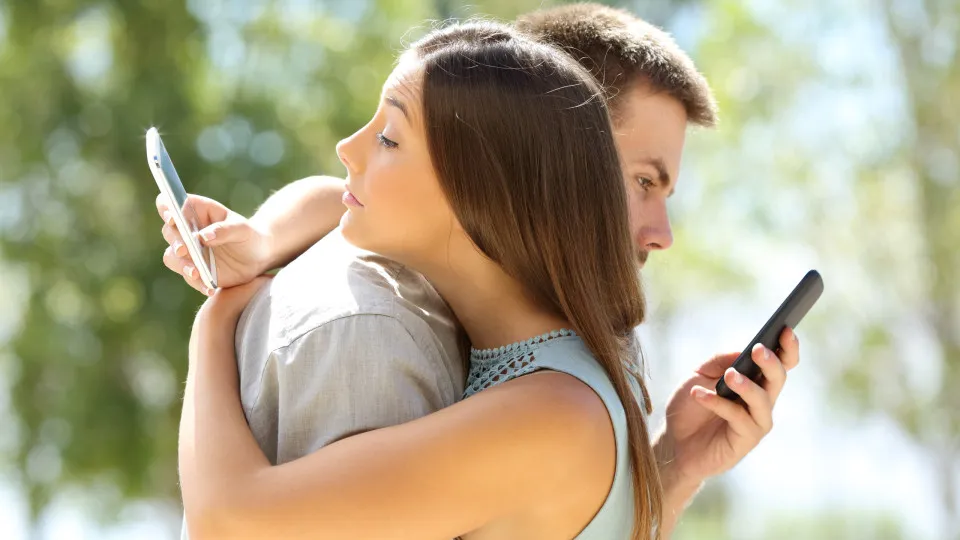 Casal, Traição, Telemóvel 