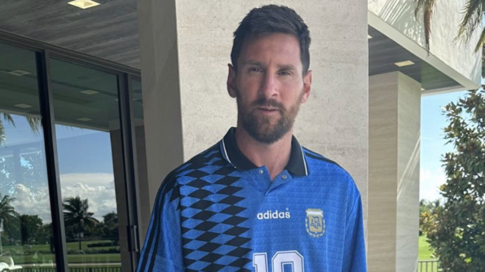 Nostálgico: Messi usa camisola de Maradona do Mundial'1994