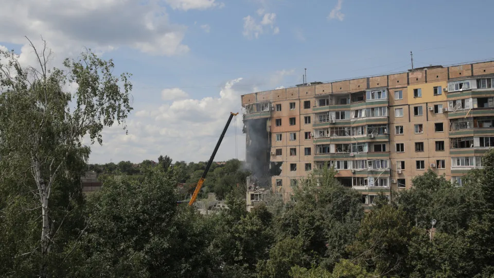 Míssil russo atingiu edifício em Kryvyi Rih, na região de Dnipropetrovsk - Ucrânia - Arsen Dzodzaiev/Anadolu Agency via Getty Images