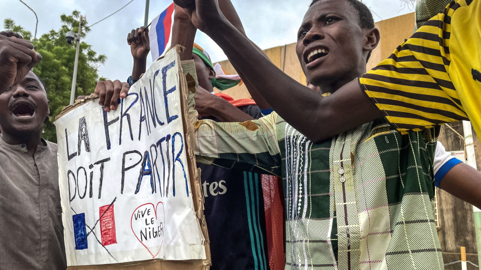 Junta militar no poder no Níger expulsa embaixador francês