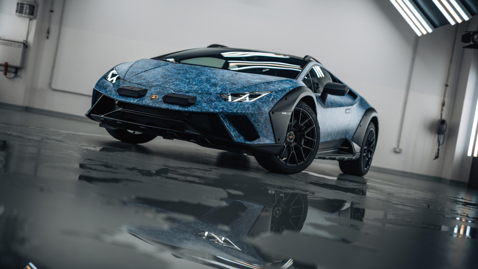 Pintura cristalizada neste Lamborghini demorou 370 horas