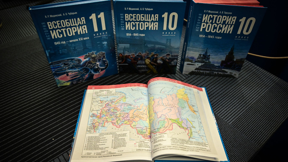 Rússia lança livro de história para alunos a elogiar a invasão da Ucrânia