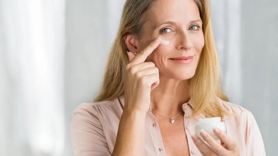 Melhor que botox! É assim que se faz um creme de olhos caseiro