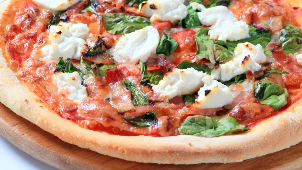 Jovem encomenda pizza e descobre unha. "Já tinha comido uma fatia"
