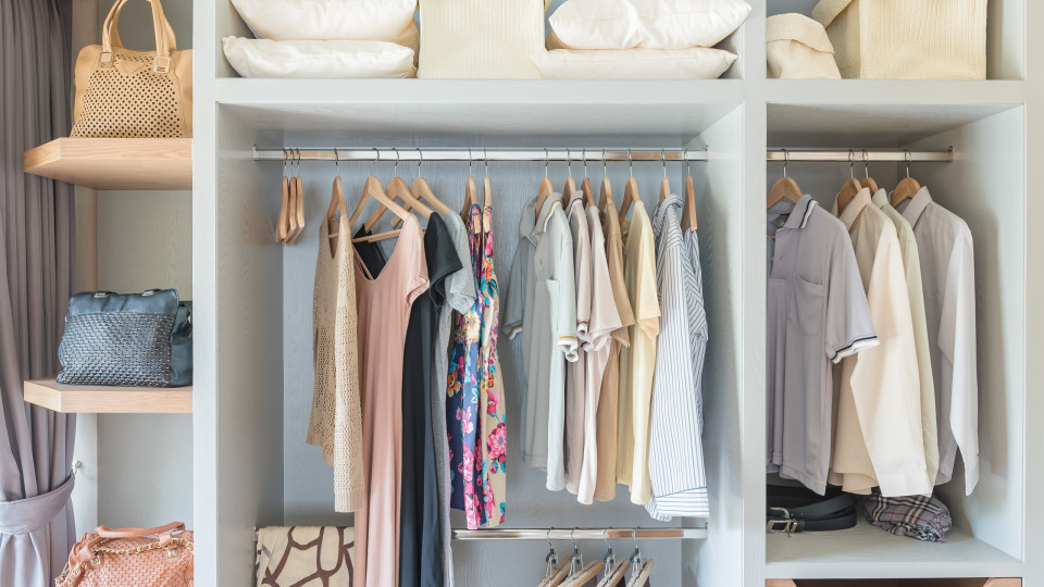 Saiba como manter as roupas cheirosas no armário durante mais tempo