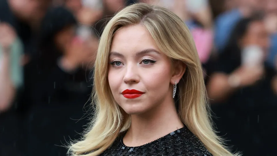 Sydney Sweeney diz que sempre quis ser uma "mãe jovem"