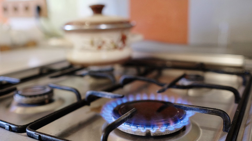 Se a chama do seu fogão tem uma cor diferente, pode ser um problema