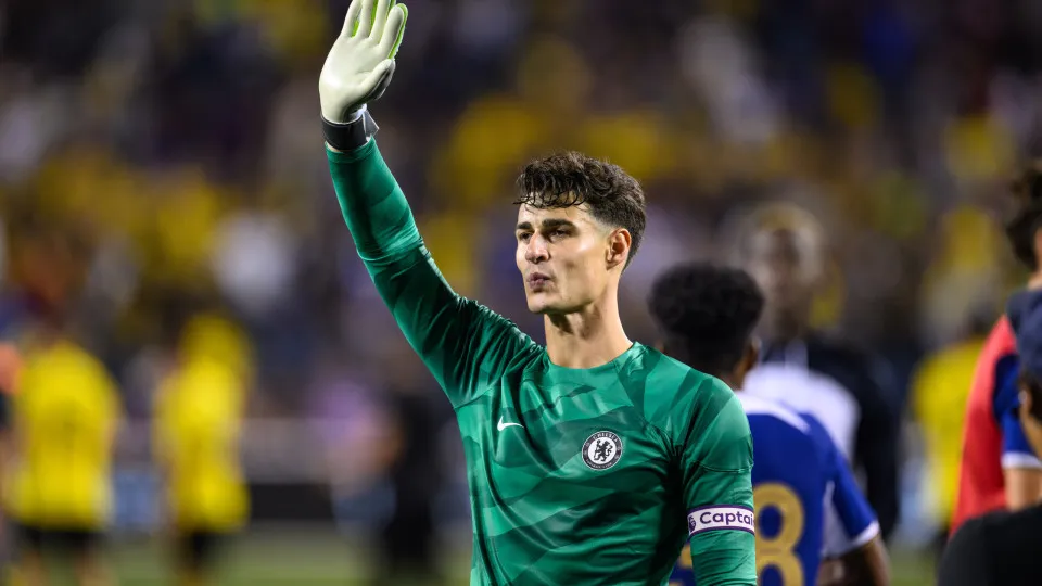 Chelsea coloca o guarda-redes mais caro da história à venda