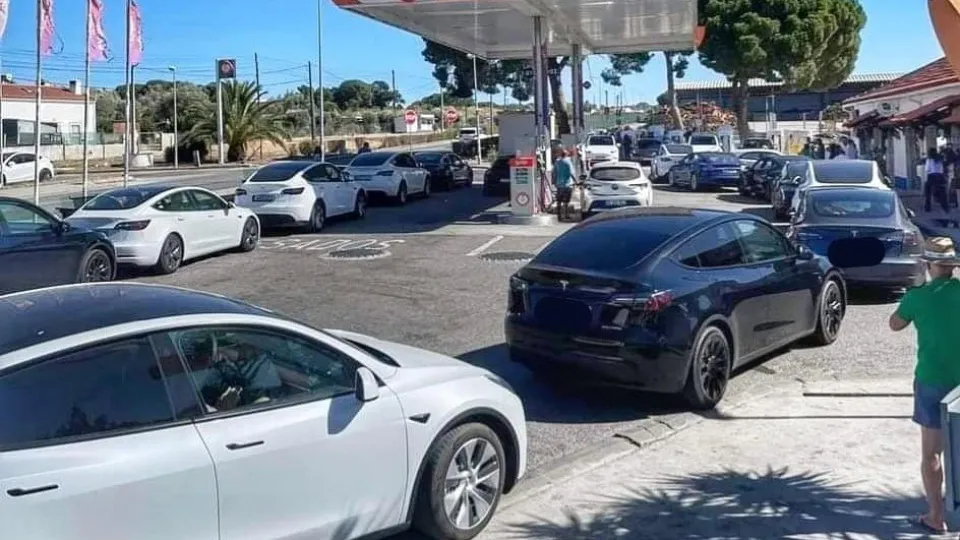 Tesla, Alcácel do Sal, carregamento