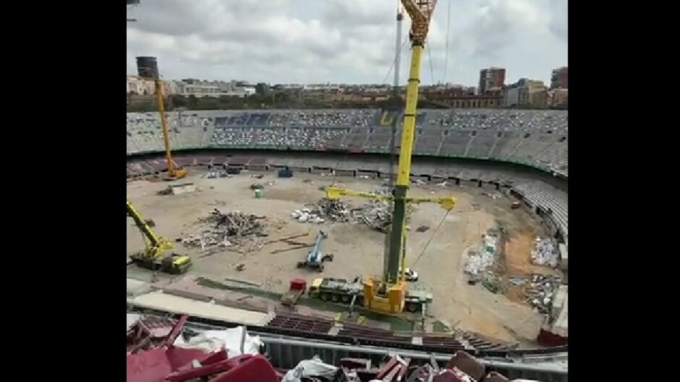 Camp Nou irreconhecível. Barça mostra obras no estádio emblemático