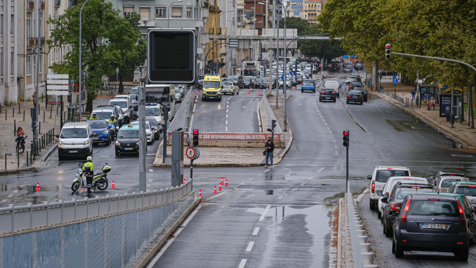 Perturbações devido a rotura de conduta de água em Lisboa vão manter-se